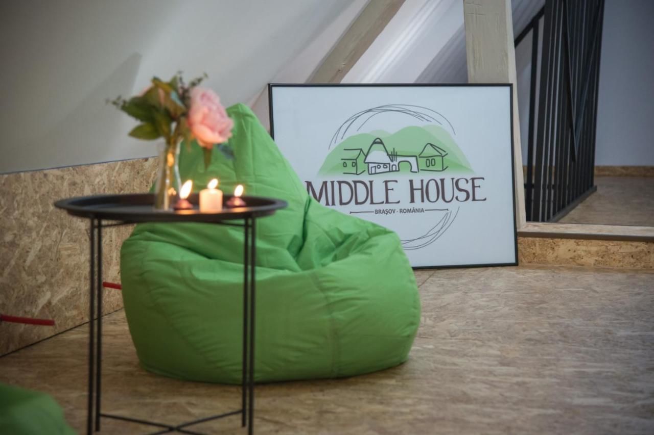 Гостевой дом MiddleHouse Брашов-13